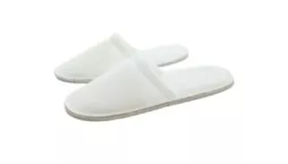 100 pairs of slippers